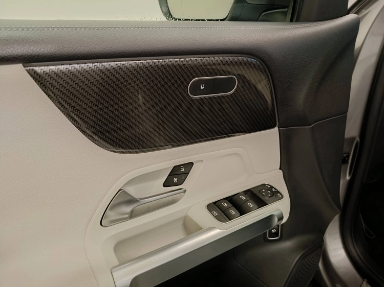 14 - Mercedes-Benz GLB 200 d Premium auto