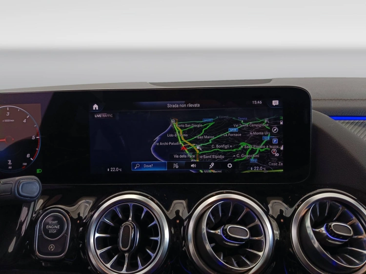 15 - Mercedes-Benz GLA 200 d Premium auto
