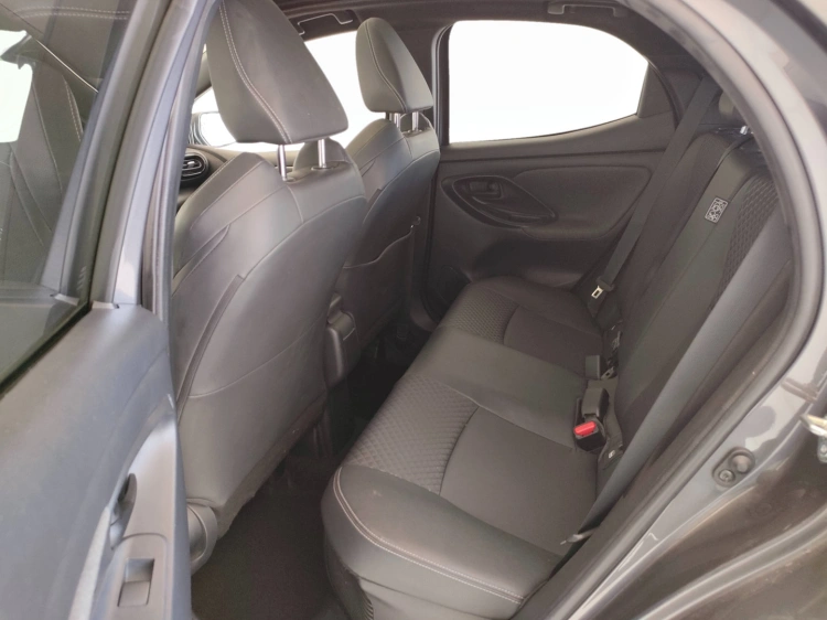 11 - Toyota Yaris Yaris 1.5h Lounge