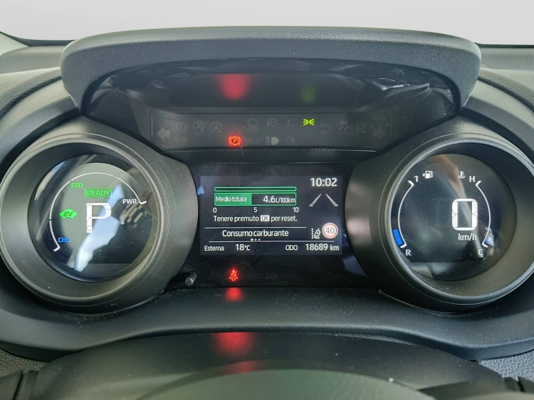 12 - Toyota Yaris Yaris 1.5h Trend