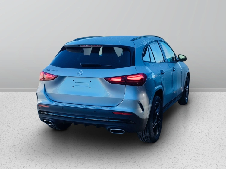 6 - Mercedes-Benz GLA 200 d automatic