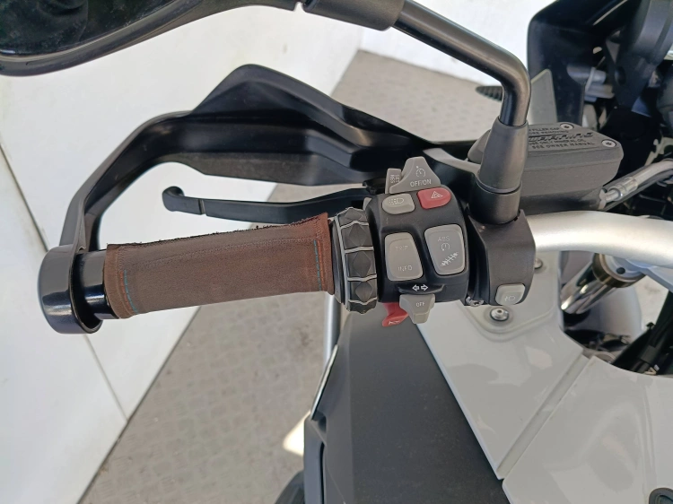 7 - BMW Motorrad GS R 1200 GS