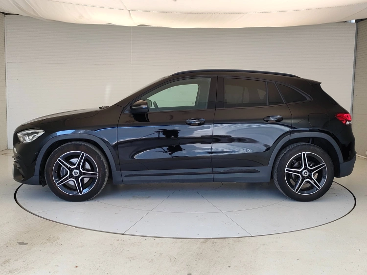 3 - Mercedes-Benz GLA 200 d Premium auto