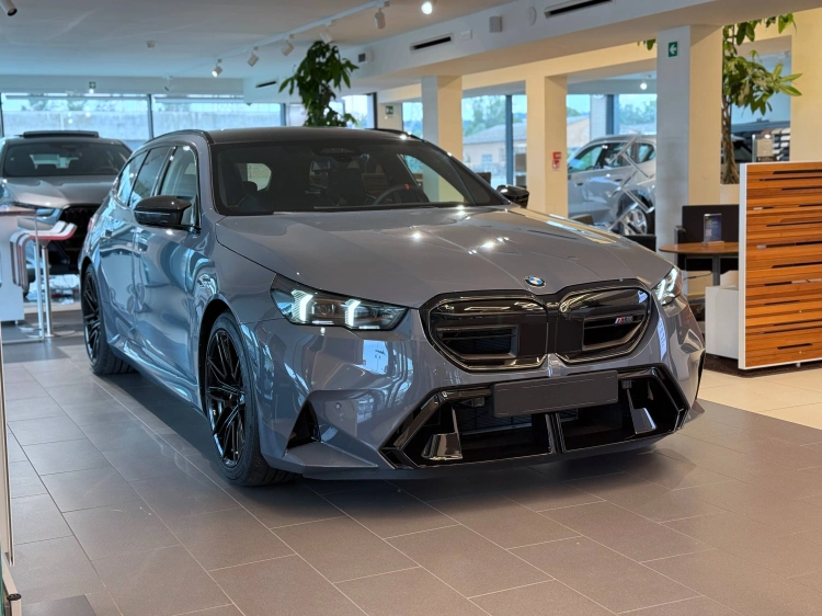 6 - BMW M M5 M5 Touring