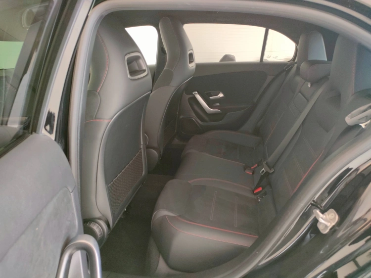 11 - Mercedes-Benz Classe A 200 d AMG Line Premium Plus auto