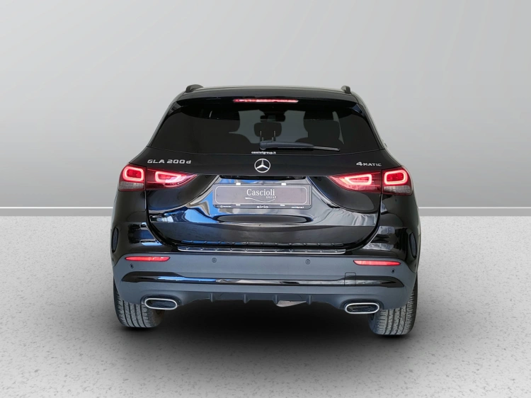 4 - Mercedes-Benz GLA 200 d Premium 4matic auto