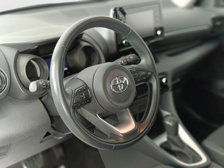 13 - Toyota Yaris Yaris 1.5h Trend