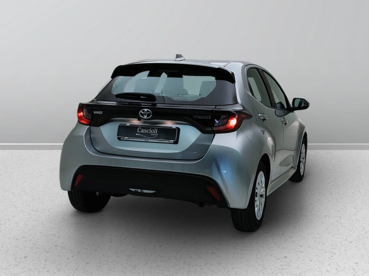6 - Toyota Yaris Yaris 1.5h Active