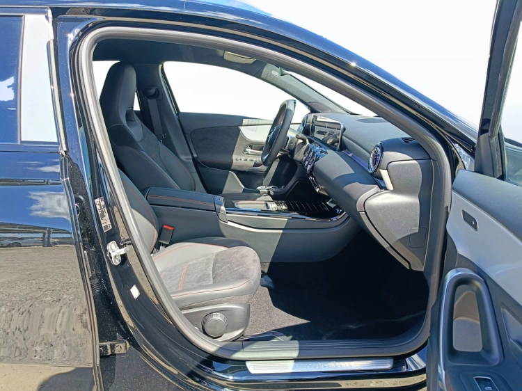 10 - Mercedes-Benz Classe A 180 d Automatic