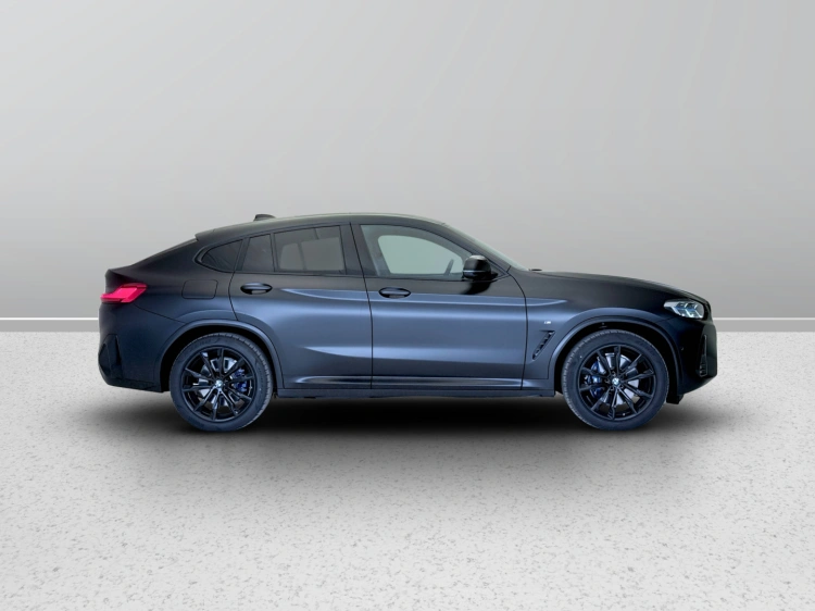 10 - BMW X4 BMW X4 M40d xDrive