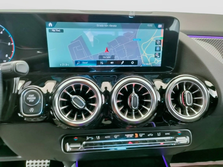 18 - Mercedes-Benz GLA 200 d Premium auto