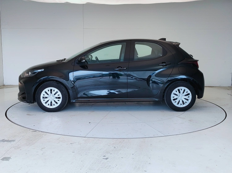 8 - Toyota Yaris Yaris 1.5h Active