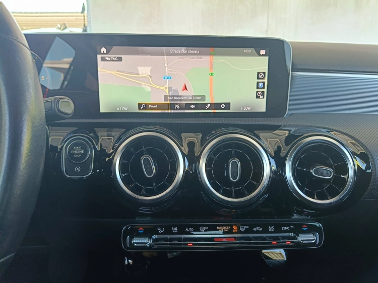13 - Mercedes-Benz Classe A 180 d Sport auto