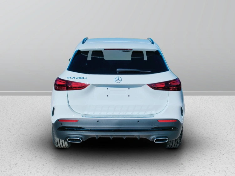 4 - Mercedes-Benz GLA 200 d automatic