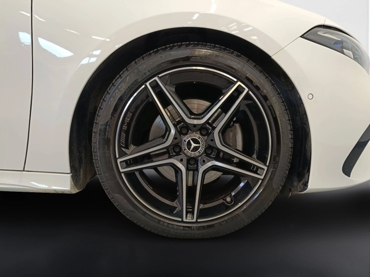 16 - Mercedes-Benz Classe A 180 d AMG Line Advanced Plus auto