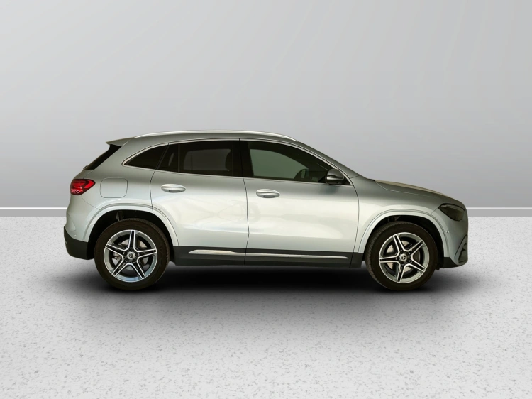 7 - Mercedes-Benz GLA 250 e Plug-in hybrid