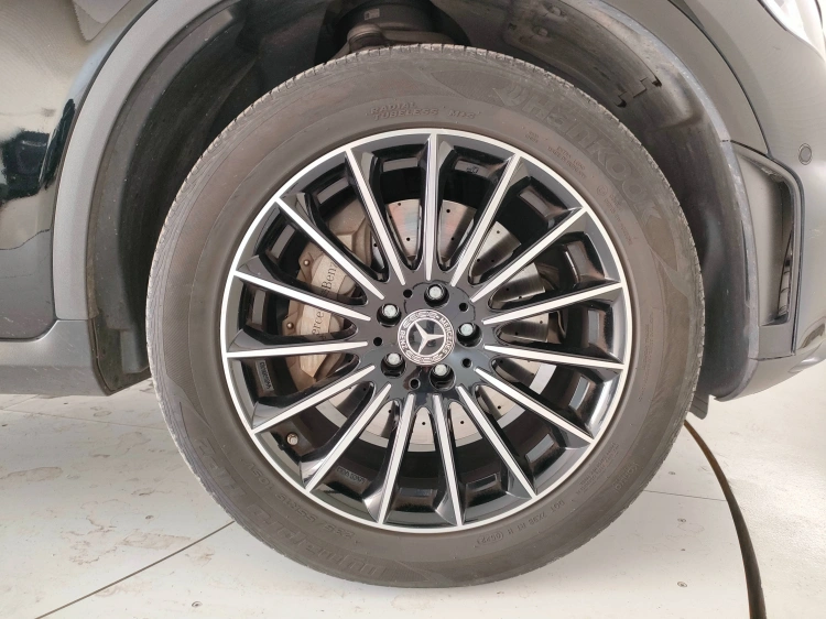 8 - Mercedes-Benz GLC 220 d Premium 4matic auto