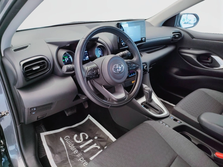 15 - Toyota Yaris Yaris 1.5h Trend