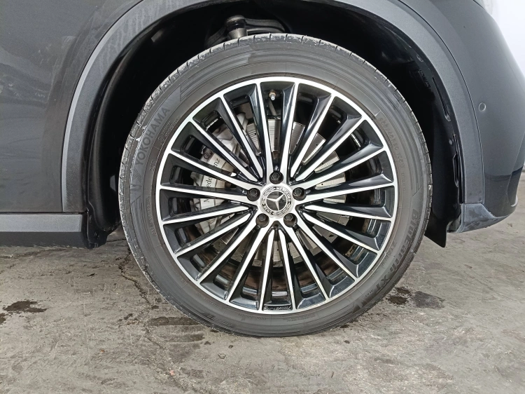 18 - Mercedes-Benz GLC 220 d AMG Premium Plus 4matic auto