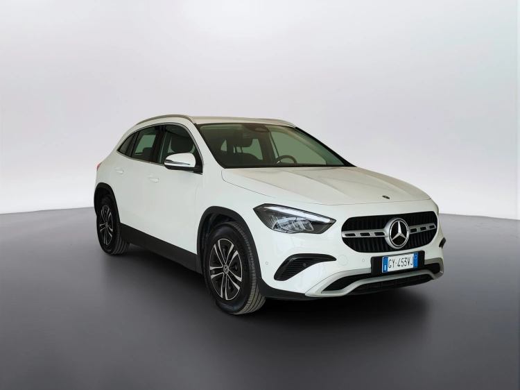 3 - Mercedes-Benz GLA 180 d Advanced auto