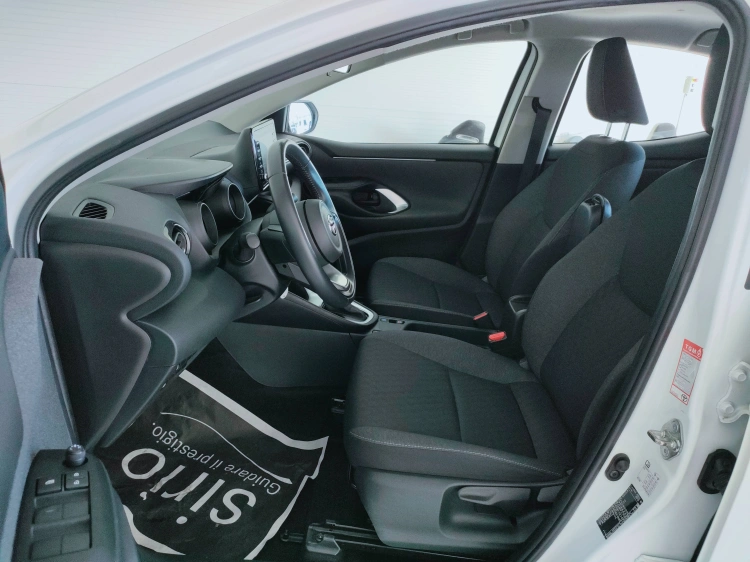 14 - Toyota Yaris Yaris 1.5h Trend