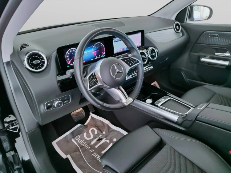 16 - Mercedes-Benz GLA 180 d Progressive Advanced auto