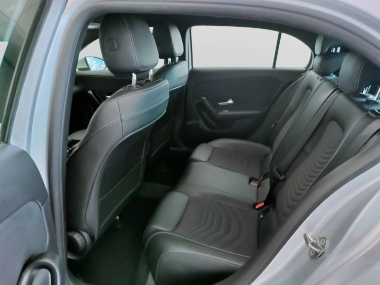 11 - Mercedes-Benz Classe A 180 d Business auto