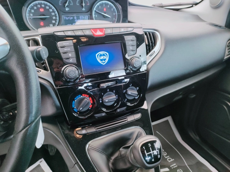 12 - Lancia Ypsilon Ypsilon 1.2 Gold 69cv