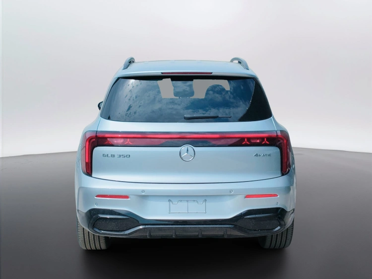 4 - Mercedes-Benz GLB 350 4MATIC con tecnologia EQ