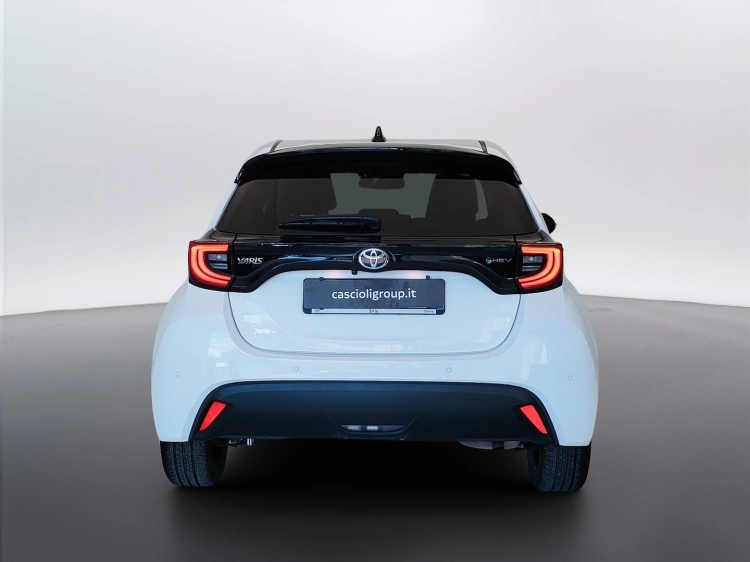 6 - Toyota Yaris Yaris 1.5h Trend