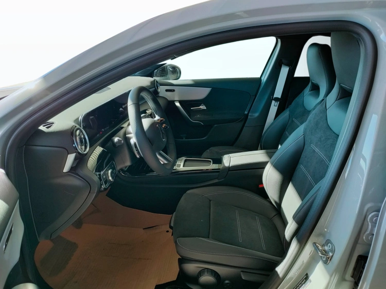 10 - Mercedes-Benz Classe A 180 d Automatic