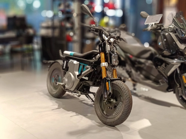 3 - BMW Motorrad C Scooter CE 02 AM
