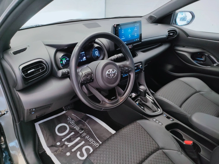 16 - Toyota Yaris Yaris 1.5h Lounge