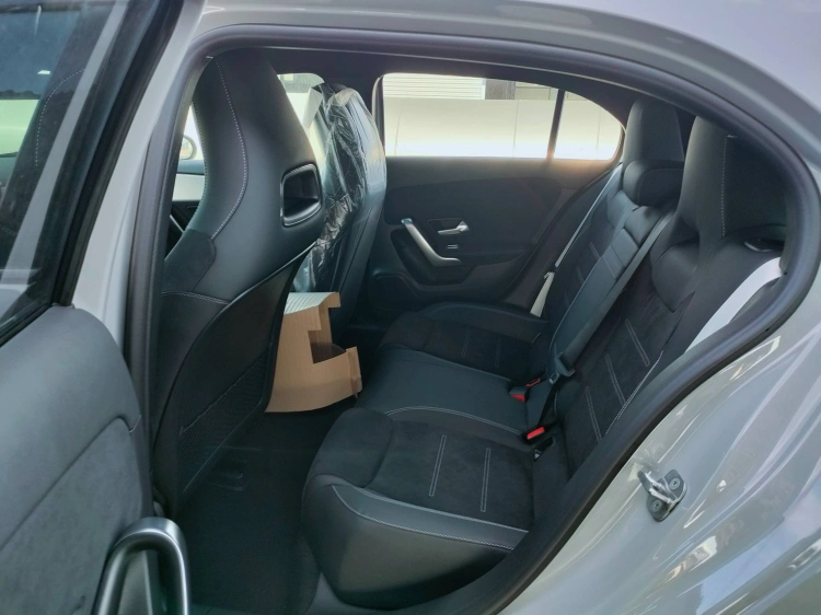 9 - Mercedes-Benz Classe A 180 d Automatic