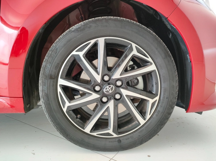 8 - Toyota Yaris Yaris 1.5h Trend