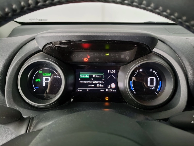 12 - Toyota Yaris Yaris 1.5h Trend