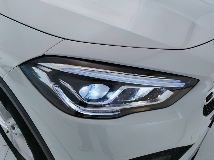 11 - Mercedes-Benz GLA 220 d Sport 4matic auto