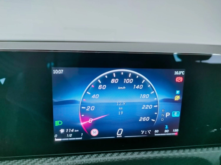 16 - Mercedes-Benz Classe A 180 d Automatic