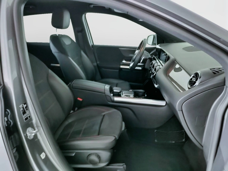 14 - Mercedes-Benz Classe B 180 Premium auto