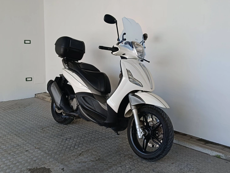 3 - Piaggio Beverly Beverly 350 ie Sport Touring Abs