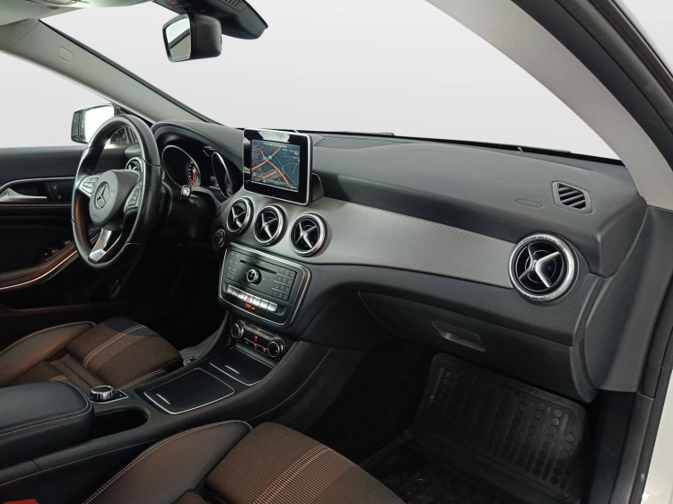 10 - Mercedes-Benz Classe CLA MERCEDES CLA 200 d S.W. Automatic Sport