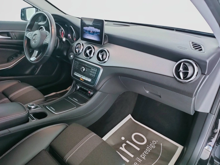 9 - Mercedes-Benz GLA 200 d Sport auto