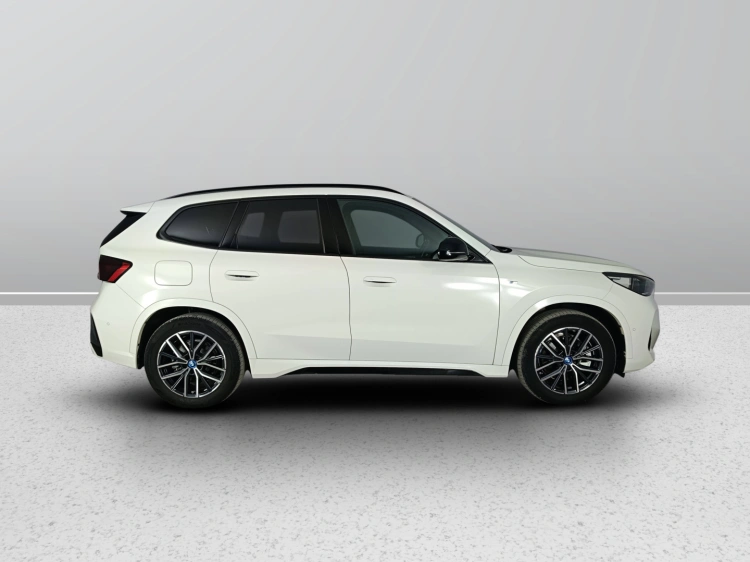 3 - BMW iX1 iX1 xdrive 30