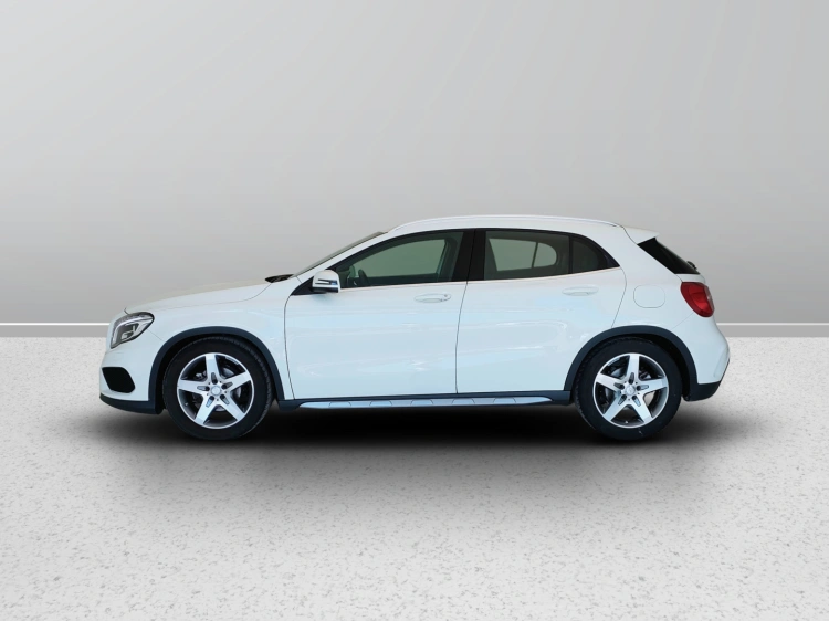 3 - Mercedes-Benz GLA 200 d (cdi) Premium 4matic auto
