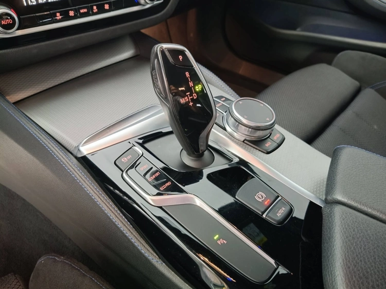 16 - BMW Serie 5 520d Touring xdrive Msport auto