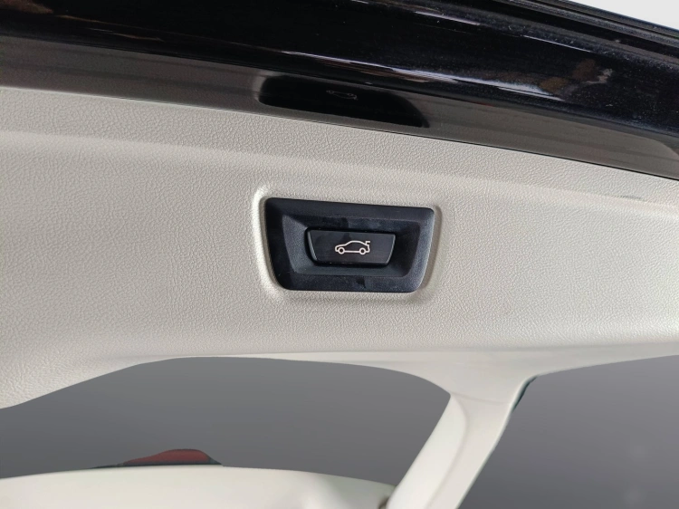 22 - BMW Serie 3 320d Touring mhev 48V xdrive Luxury auto