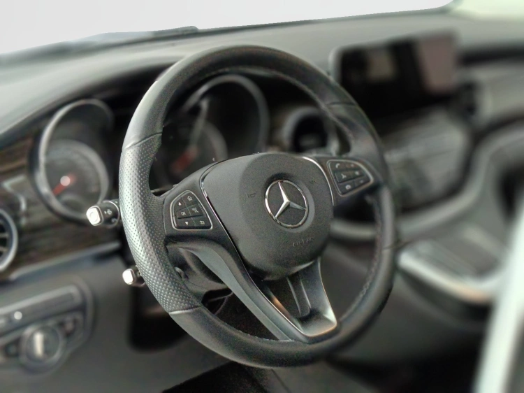23 - Mercedes-Benz Classe V Extralong 300 d Premium 4matic auto