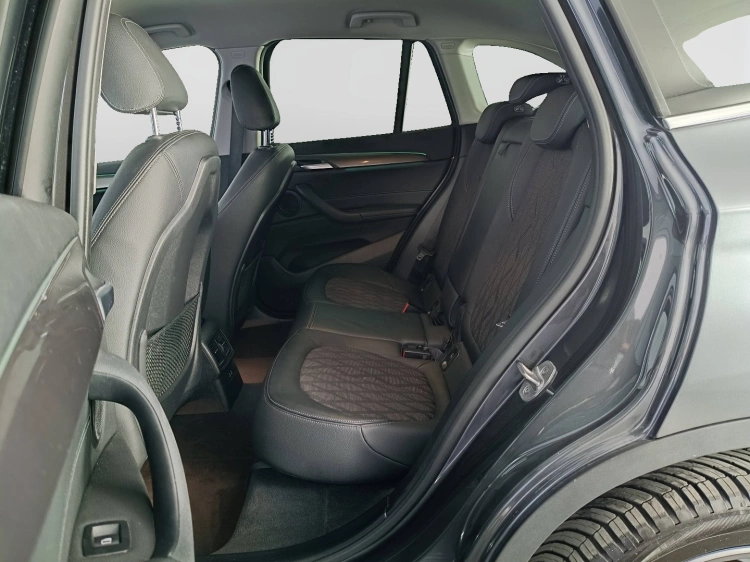 10 - BMW X1 X1 sdrive18d xLine auto