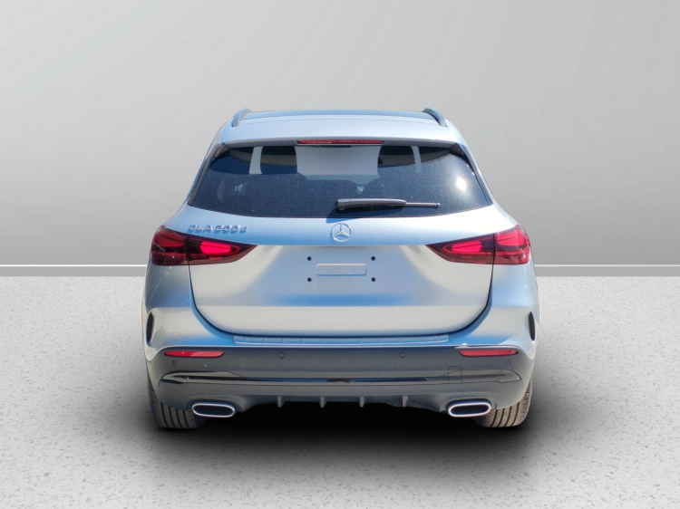4 - Mercedes-Benz GLA 200 d automatic