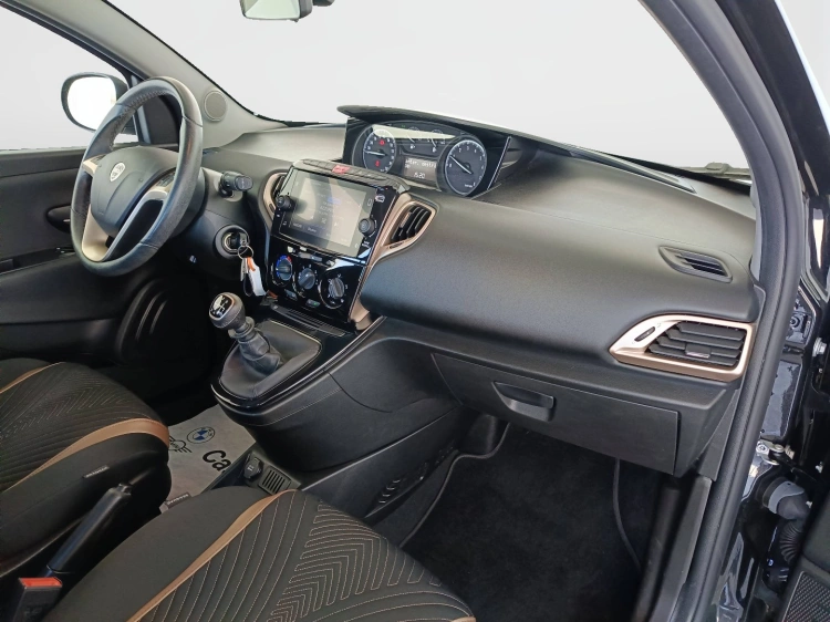 11 - Lancia Ypsilon Ypsilon 1.0 firefly hybrid Alberta Ferretti s&s 70cv